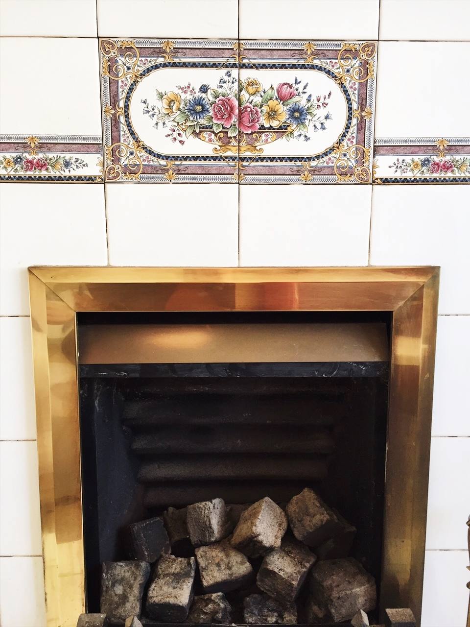 Emma Victoria Stokes Bidvine Review Fire Place Floral