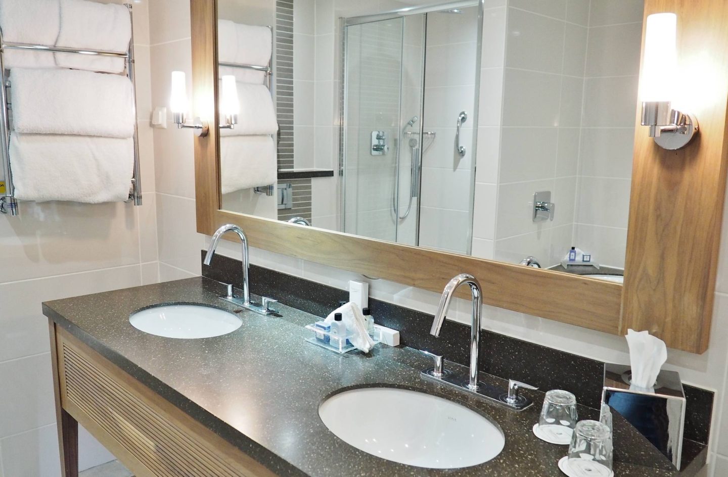 Emma Victoria Stokes Macdonald Windsor Hotel Executive Suite Blogger Review Bathroom